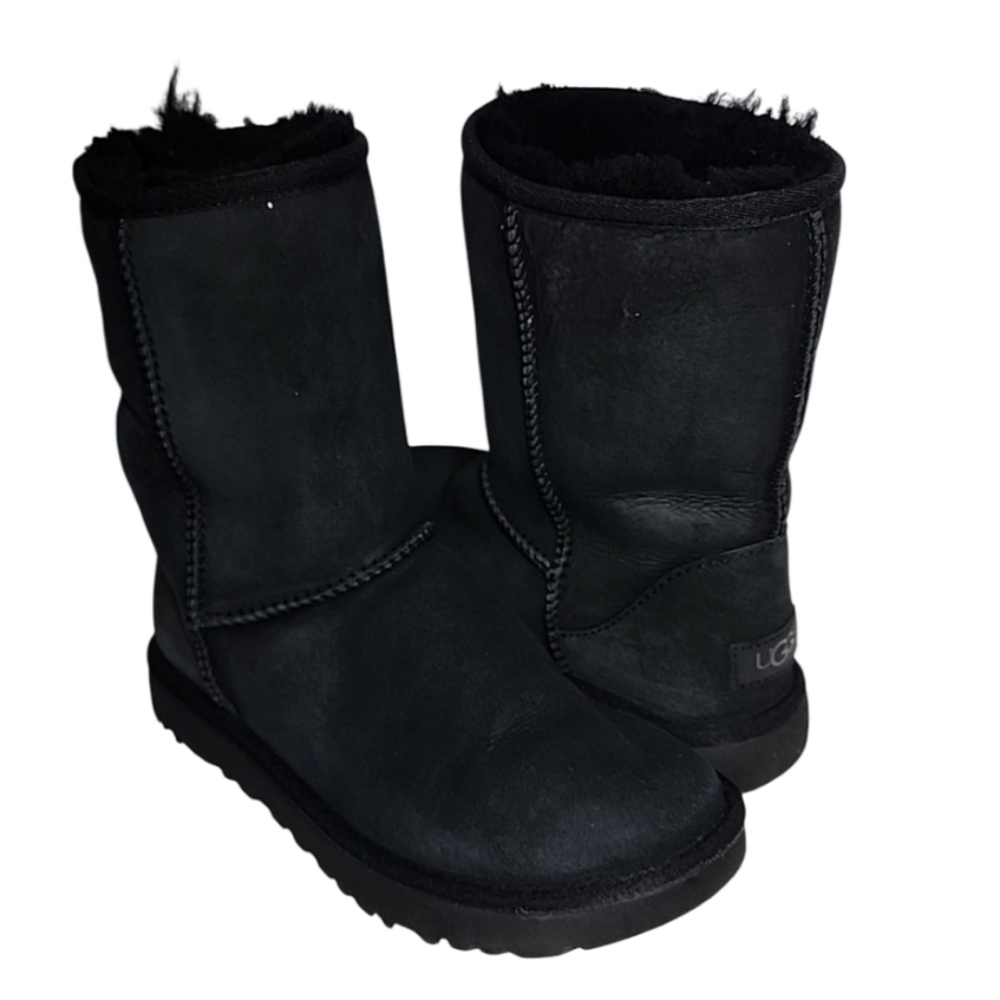 UGG Classic Short‎ II Black  Shearling Lined  Ankle Boots Women’s Size 7